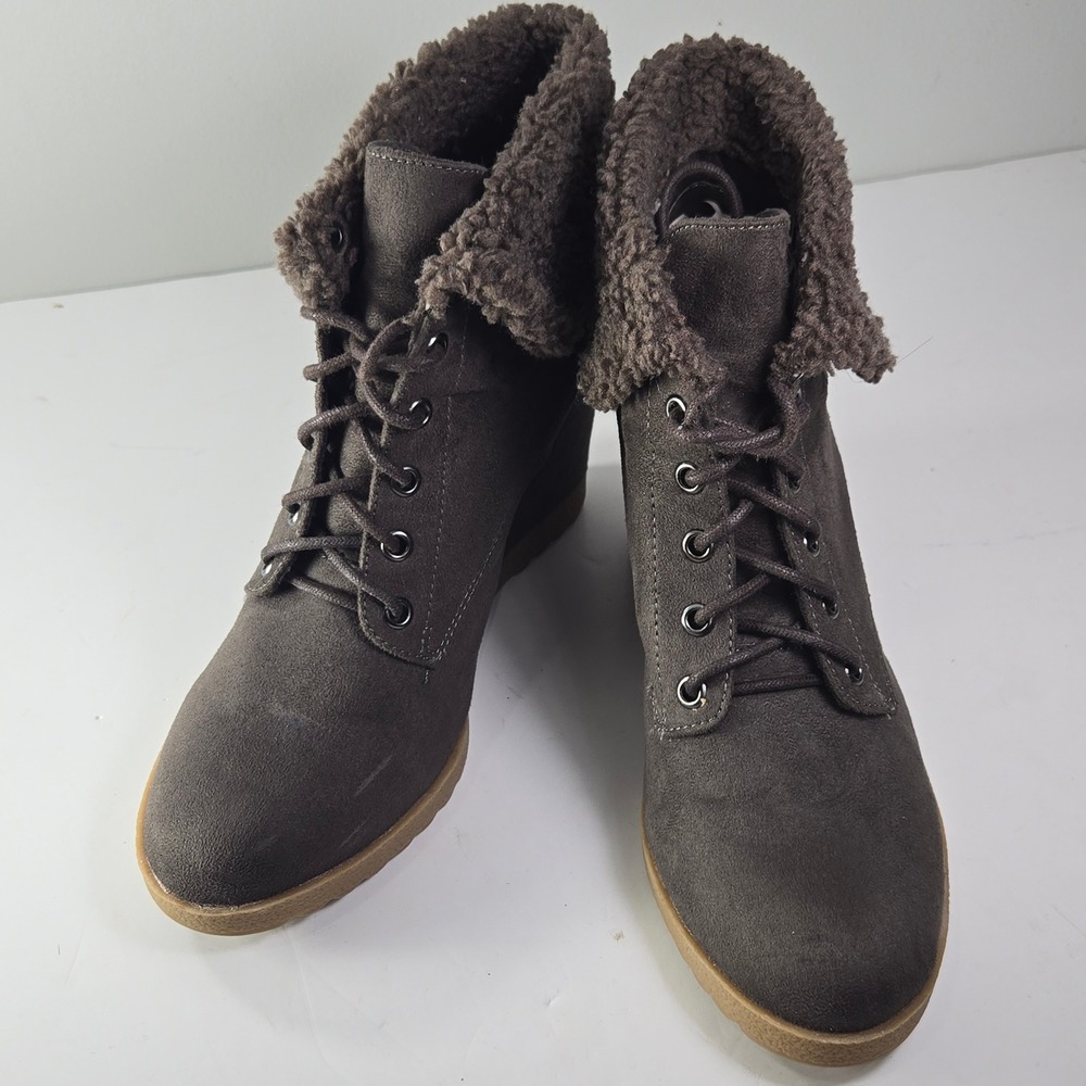 Dana Buchman Womens Brown Faux Suede Wedge Boots Fur Trim Lace Up Ankle Size 9.5